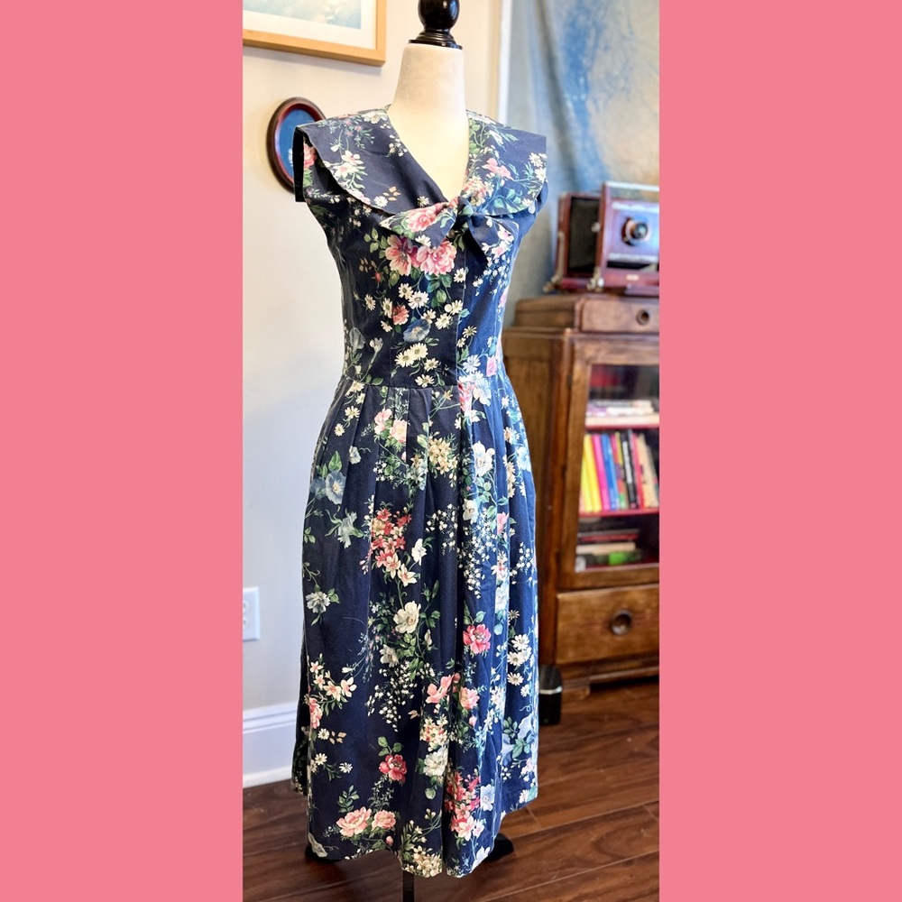 Suttles and Seawinds floral vintage midi dress with sailor collar and pockets!